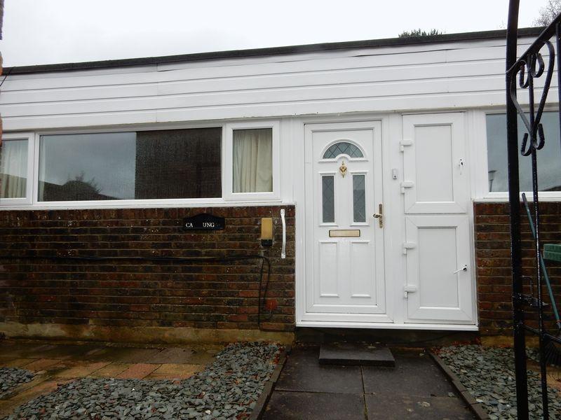 Highdown Court, Crawley 3 bed terraced house £1,200 pcm (£277 pw)