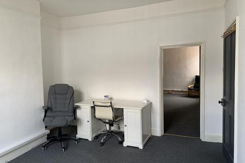 Office to rent - First Floor, High Street, Bishop`s Stortford, Hertfordshire