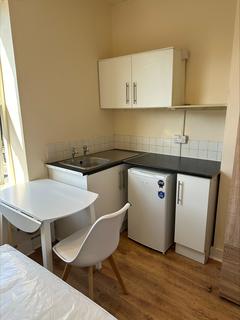 Studio to rent, Whingate, Leeds, West Yorkshire, LS12