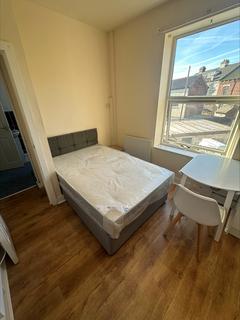 Studio to rent, Whingate, Leeds, West Yorkshire, LS12