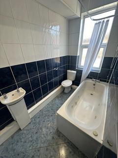 Studio to rent, Whingate, Leeds, West Yorkshire, LS12