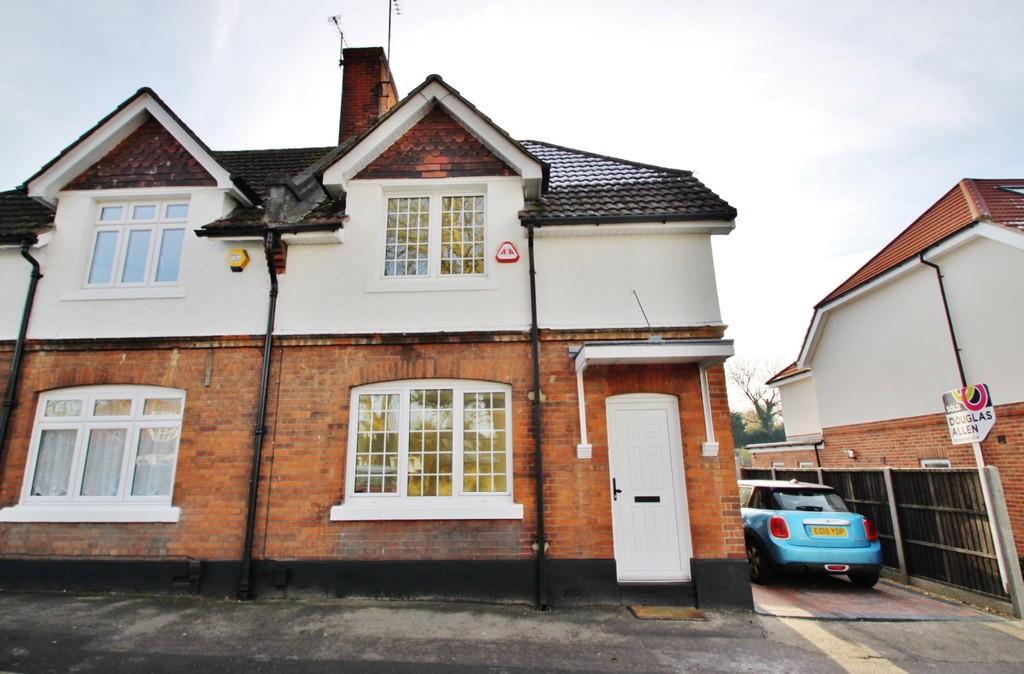 Station Road, Chigwell 3 bed semidetached house £2,300 pcm (£531 pw)