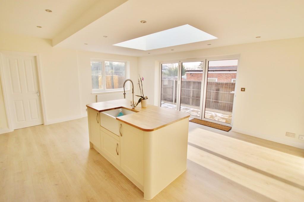 Station Road, Chigwell 3 bed semidetached house £2,300 pcm (£531 pw)