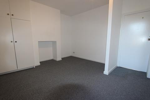 Studio to rent, Walsworth Road, Hitchin