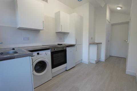 Studio to rent, Walsworth Road, Hitchin