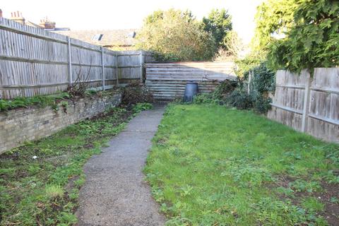 Studio to rent, Walsworth Road, Hitchin