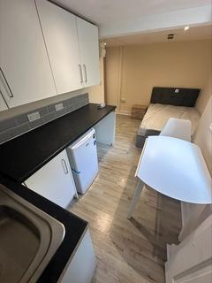 Studio to rent, Whingate, Leeds, West Yorkshire, LS12