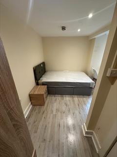 Studio to rent, Whingate, Leeds, West Yorkshire, LS12