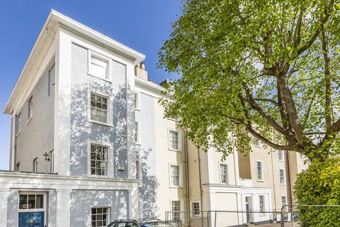 Studio to rent, Canynge Square, Clifton