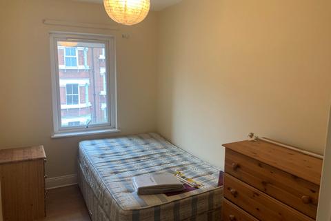 2 bedroom flat to rent, Latchmere Road, London SW11