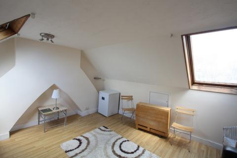 1 bedroom flat to rent, Altenburg Gardens, London SW11