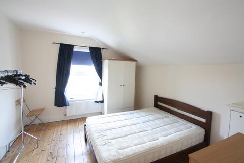 1 bedroom flat to rent, Altenburg Gardens, London SW11