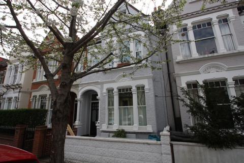 1 bedroom flat to rent, Altenburg Gardens, London SW11