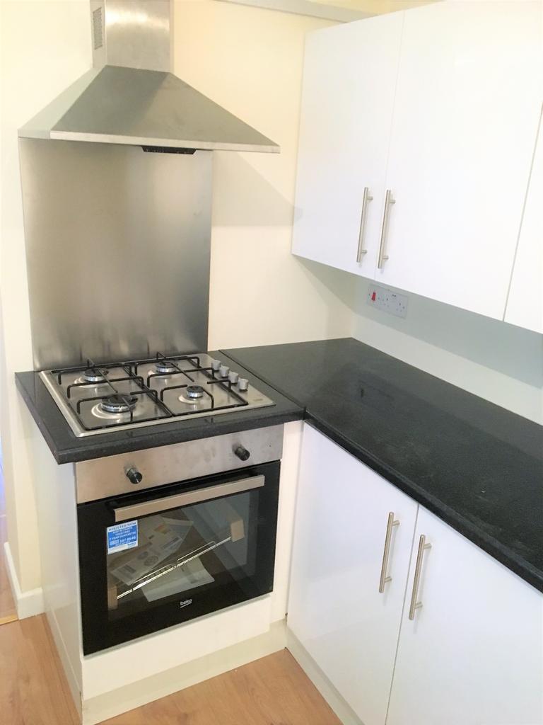 HIGHBURY GARDENS, SEVEN KINGS IG3 3 bed house £1,550 pcm (£358 pw)