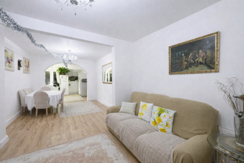 4 bedroom semi-detached house to rent, Dean Lane, Edgware, HA8
