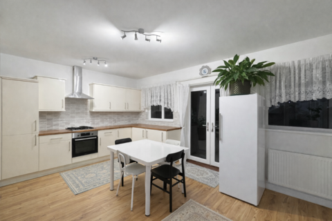 4 bedroom semi-detached house to rent, Dean Lane, Edgware, HA8