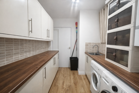 4 bedroom semi-detached house to rent, Dean Lane, Edgware, HA8