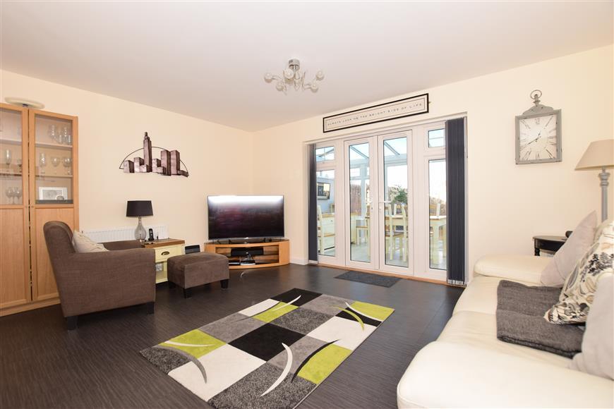 Brompton Farm Road, Strood, Rochester, Kent 3 bed semidetached house