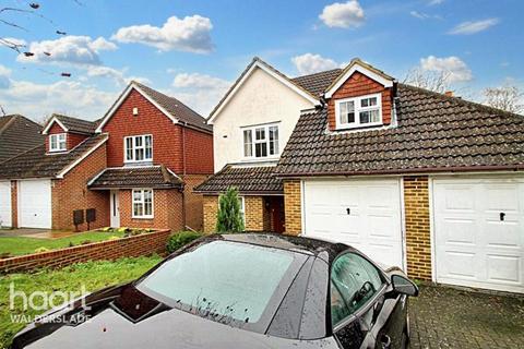 5 bedroom detached house to rent, Abigail Crescent, CHATHAM