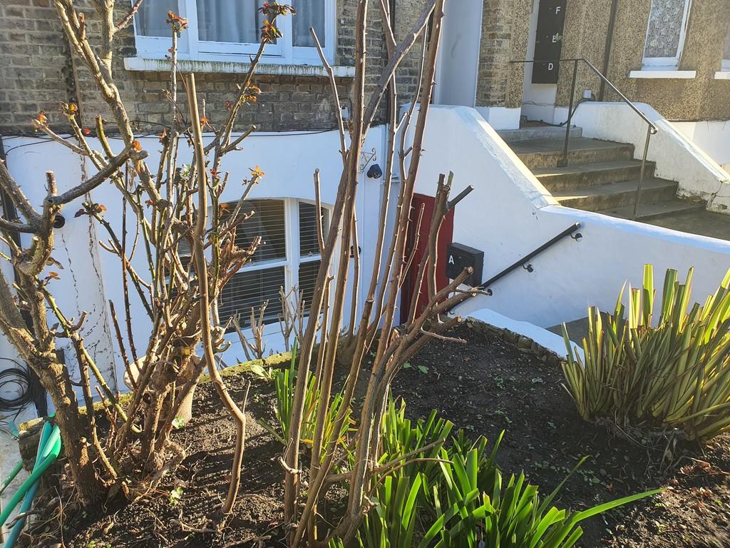 Wisteria Road, Lewisham 2 bed flat £1,450 pcm (£335 pw)