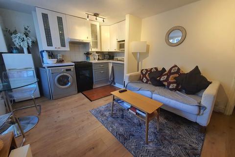 2 bedroom flat to rent, Wisteria Road, Lewisham