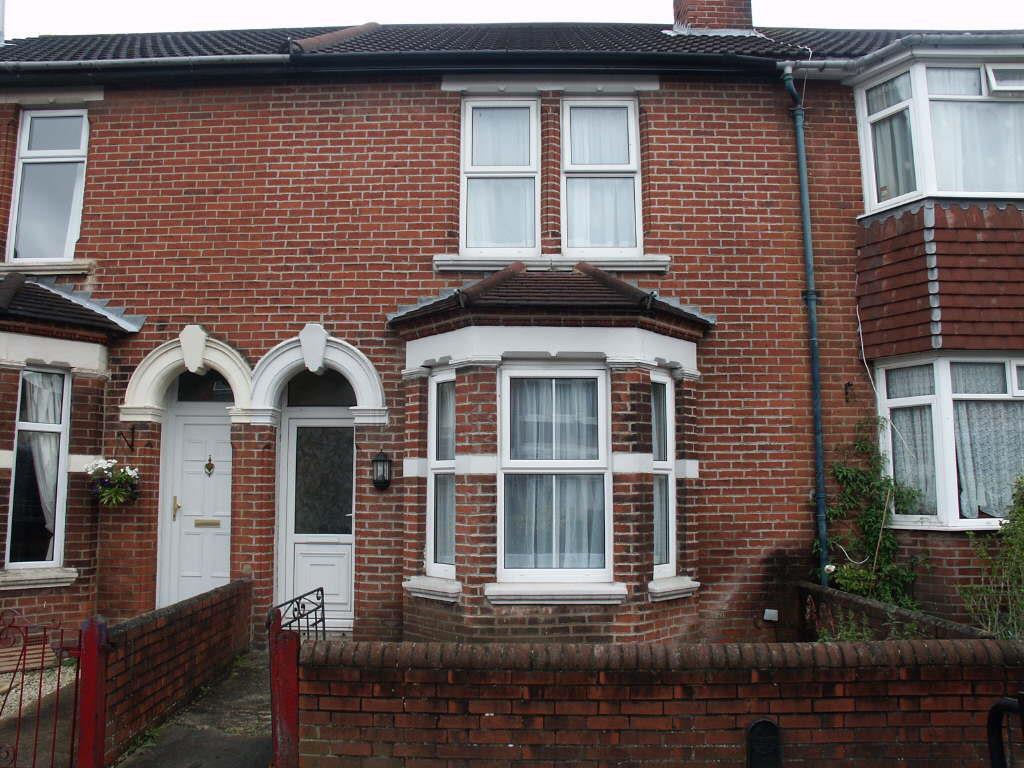 Desborough Road, Eastleigh 3 bed terraced house £975 pcm (£225 pw)