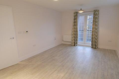 2 bedroom flat to rent, Harpers Lodge, Arundale Walk, Horsham, RH12