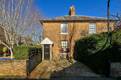 2 bedroom semi-detached house to rent, Gloucester Place, Windsor, Berkshire, SL4