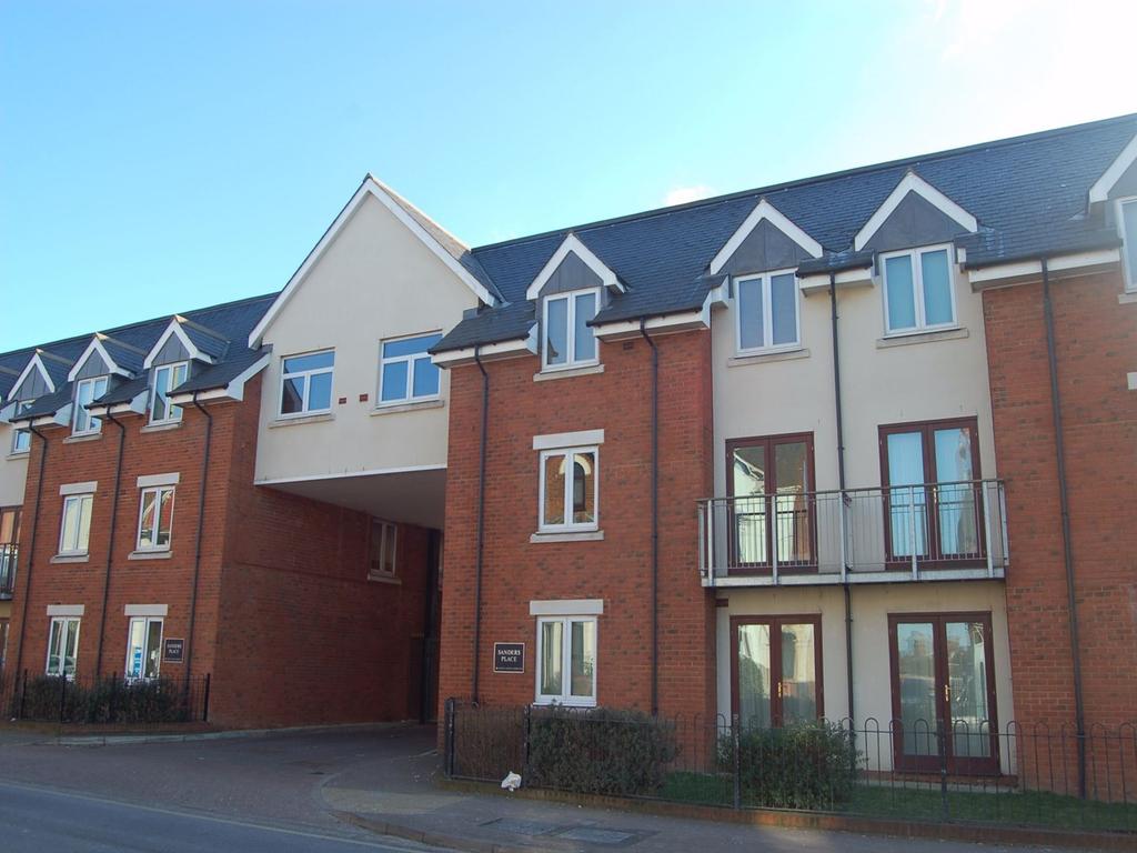 Sanders Place, Walsworth Road, HITCHIN, SG4 2 bed flat £875 pcm (£202 pw)