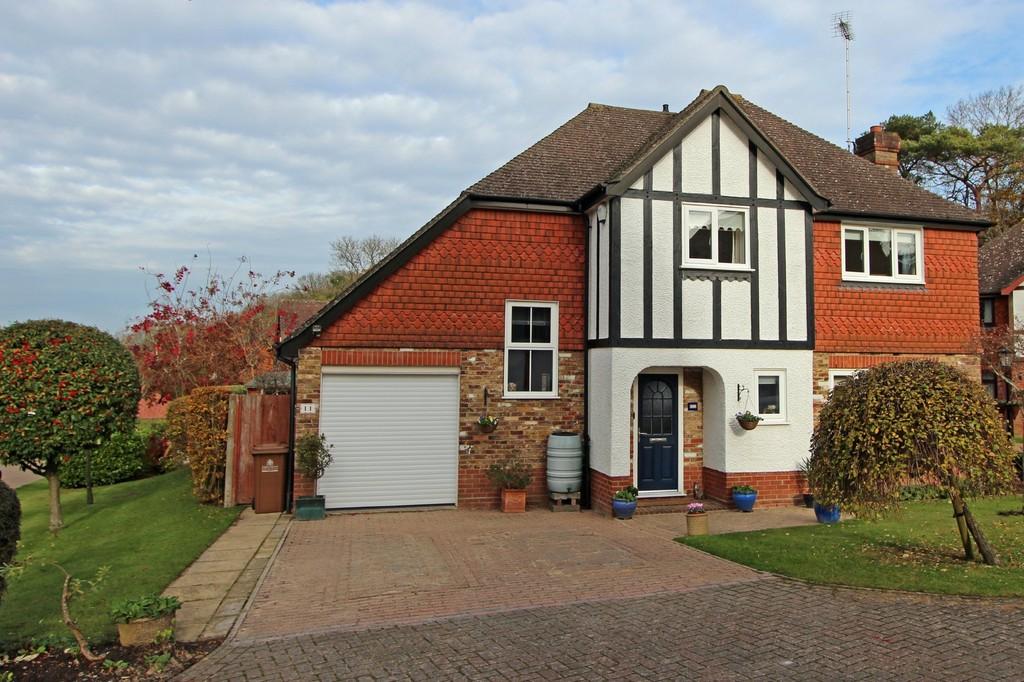 Willowbank Gardens, Tadworth 4 bed detached house £799,000