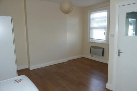 Studio to rent, High Road, Wembley, London, HA0