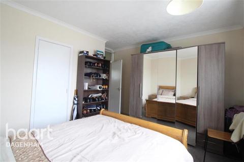 2 bedroom flat to rent - Rainham Road South, Dagenham, RM10
