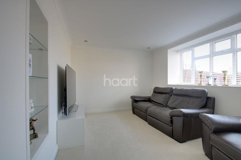 Ellis Avenue, Stevenage Old Town 3 bed terraced house £325,000