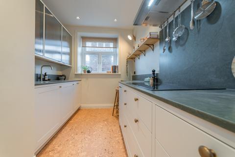 2 bedroom flat to rent, Fitzjohns Avenue, Hampstead, NW3
