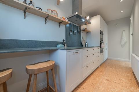 2 bedroom flat to rent, Fitzjohns Avenue, Hampstead, NW3