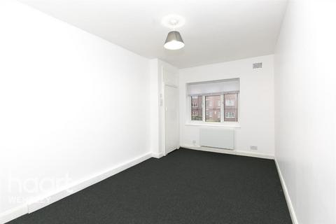 2 bedroom flat to rent, Danes Court, HA9