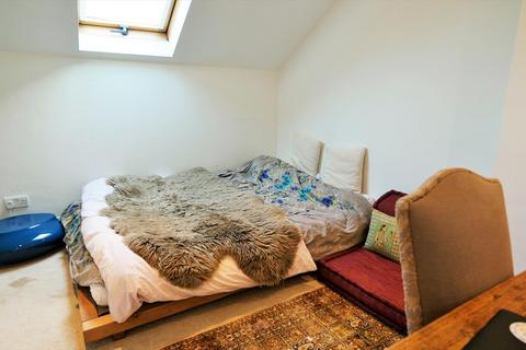 3 bedroom house to rent - Noble Mews, Albion Road, Stoke Newington, London, N16