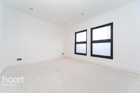 2 bedroom flat to rent, Collingwood Road, Surrey