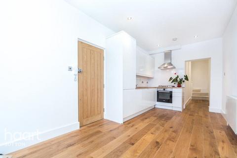 2 bedroom flat to rent, Collingwood Road, Surrey