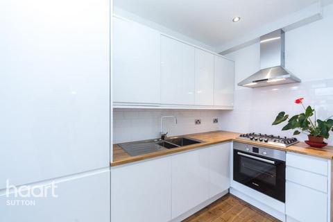 2 bedroom flat to rent, Collingwood Road, Surrey