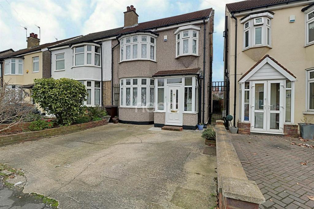 Jutsums Lane, Romford, RM7 3 bed semidetached house £375,000