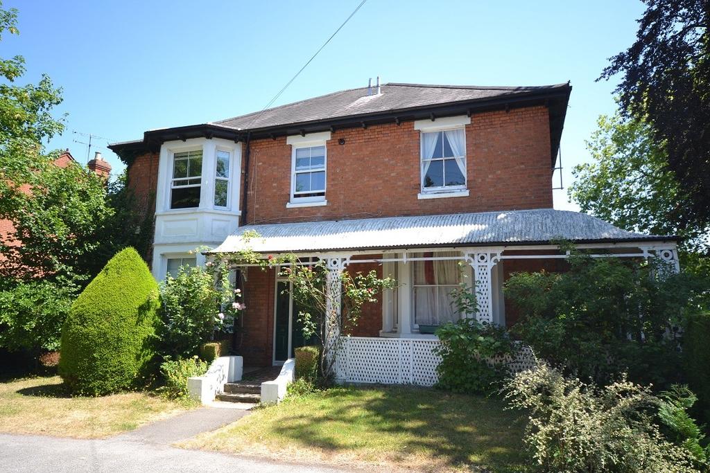 Priest Hill, Caversham Heights, Reading 2 bed apartment £315,000