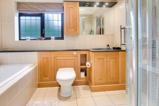 Shower Room west...
