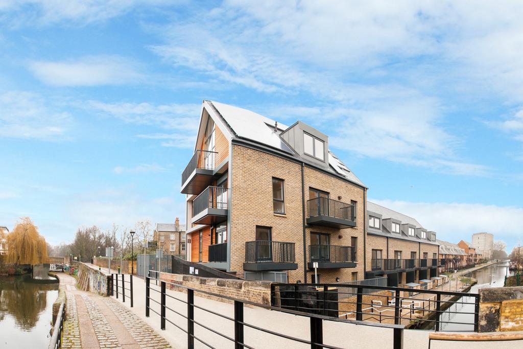 Stop Lock Apartments, Bow Wharf, Grove Road, Bow, E3 1 bed apartment