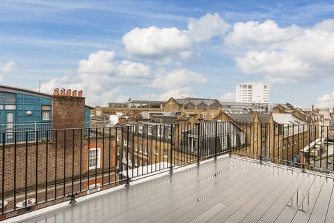 undefined, Shorts Gardens, Covent Garden, WC2H