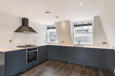 undefined, Shorts Gardens, Covent Garden, WC2H