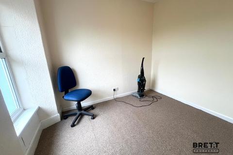 2 bedroom flat to rent, 19a Lower Hill Street, Hakin, Milford Haven SA73 3LR