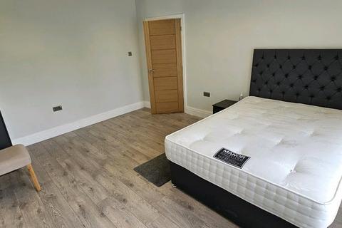 4 bedroom semi-detached house to rent, Birchfields Rd, Fallowfield, Manchester M14