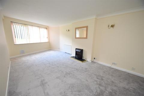 2 bedroom flat to rent, Bassett