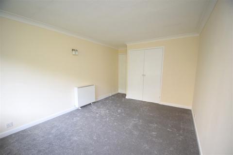 2 bedroom flat to rent, Bassett